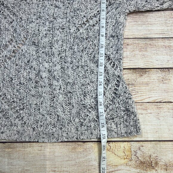 American Eagle Gray Marled Cable Knit Cropped Sweater Size Small - Picture 4 of 12